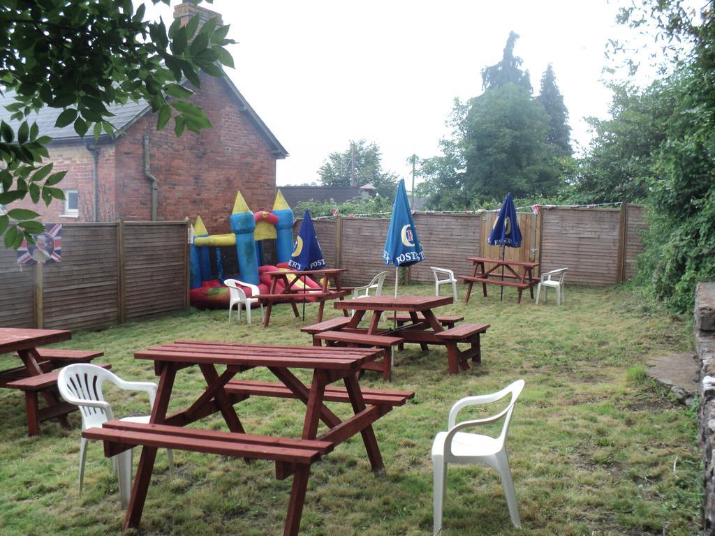 Ostler Inn Uffculme エクステリア 写真